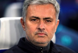 Giành ngôi đầu bảng, Mourinho vẫn… xin lỗi CĐV