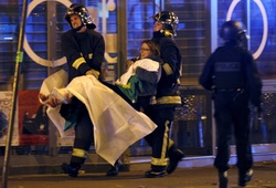 Khủng bố tại Paris: Hàng chục người chết và bị bắt làm con tin