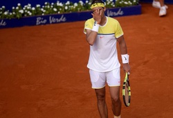 Thua tay vợt trẻ trên sân đất nện, Nadal ngày càng mất uy