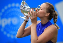 Kvitova khởi động hoàn hảo cho Wimbledon sau tai nạn bị đâm dao