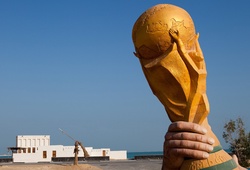 Tổ chức World Cup 2022, Qatar phải chi 30 tỷ USD