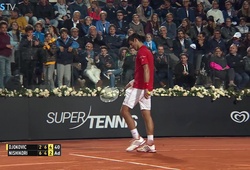 Trọng tài khiến Djokovic ngượng "chín mặt"