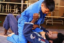 Những cách thoát khỏi thế bị mount bằng kỹ thuật Jiu-jitsu