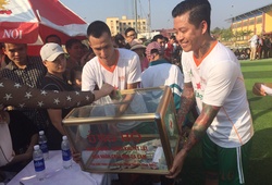 Tuấn Hưng đá bóng quyên góp từ thiện tại Nam Định