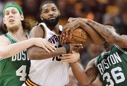 Kyrie Irving tỏa sáng rực rỡ khi Cavaliers nhọc nhằn thắng Game 4