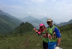 Cặp đôi chạy 42km vượt núi Sa Pa để kỷ niệm 15 năm ngày cưới