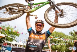 Cory Wallace vô địch thế giới đạp xe MTB 24 giờ liên tục