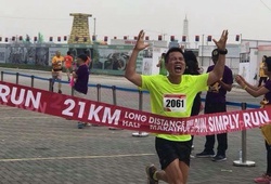 Runner chạy marathon trong đêm cổ vũ U23 Việt Nam chiến thắng
