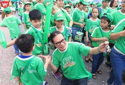 Bố con nghệ sỹ Trần Lực đồng hành trong Ngày hội đi bộ 2017