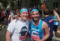 Cảm động chàng trai tự tử hụt chạy cùng ân nhân ở London Marathon