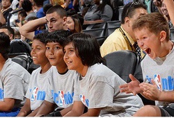 NBA hướng dẫn trẻ em cách tập luyện và thi đấu bóng rổ