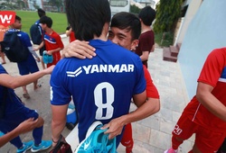 Cầu thủ U20 VN "ôm ấp" Công Phượng, Tuấn Anh bên lề buổi tập