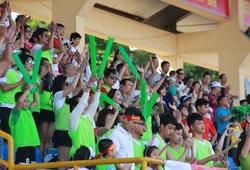 Hàng ngàn CĐV khuấy động trận chung kết Cúp Hà Nội 94-97