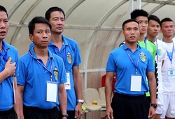 ĐKVĐ V.League mất trợ lý Văn Sỹ Sơn 4 trận vì vái lạy trọng tài