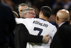 Sau màn hủy diệt Juventus, Ronaldo nhận quà từ Sir Alex Ferguson
