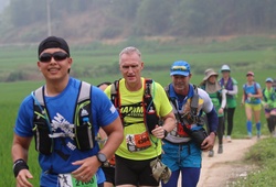 Hành trình chạy trên "biển mây" của các VĐV Vietnam Jungle Marathon 2018