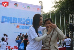 Hoa hậu Đỗ Mỹ Linh chia sẻ tình yêu chạy bộ với người khiếm thị