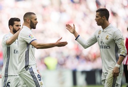 Ronaldo “dọn cỗ”, Real Madrid tăng tốc dẫn Barca 5 điểm