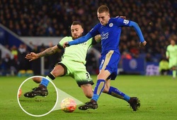 Bao giờ Vardy có giày mới?