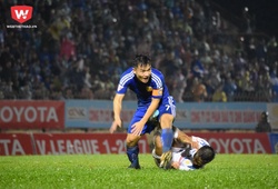 Đinh Thanh Trung khóc nức nở trong lần đầu vô địch V.League
