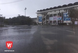 CHÙM ẢNH: Sân Tam Kỳ "thất thủ", Quảng Nam và Quảng Ninh phải "chạy bão"