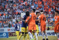 Samson suýt khiến Hà Nội FC ôm hận trước SHB Đà Nẵng