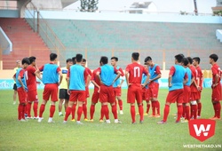 U20 Việt Nam đá đối kháng, đợi "đàn em" U19