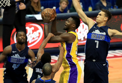 NBA 2017-18: Lakers thắng trận thứ 4 liên tiếp, Warriors “hút chết”