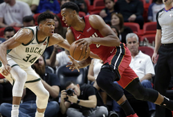 NBA 2017-18: Ném cực tệ, Milwaukee Bucks thua thảm Miami Heat