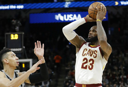 NBA 2017-18: Spurs khiến LeBron kém vui ngày đạt cột mốc