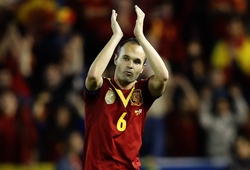 Sao trẻ làm Iniesta bẽ mặt trong buổi tập của Tây Ban Nha