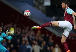 Andy Carroll khai hỏa, West Ham tiếp tục bám đuổi Top 4