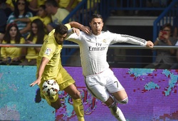 Rách áo, Ronaldo bị đưa nhầm áo Ramos