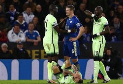 Otamendi và pha ăn vạ thô thiển trong trận gặp Leicester City