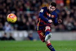 Sút tệ, Messi khiến CĐV xinh đẹp nhập viện ngay trên khán đài