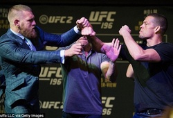 UFC 196: McGregor và Nate Diaz suýt tẩn nhau trong buổi họp báo