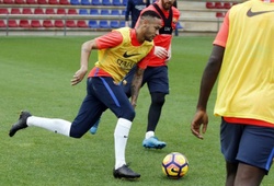 Neymar đi “giày thửa” của Nike ở đại chiến với Man City