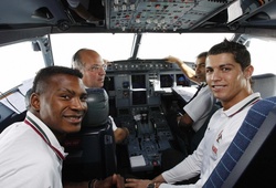 Bật lại Chủ tịch, Ronaldo vẫn bay sang châu Phi chơi bời