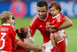 UEFA cấm xứ Wales đưa trẻ nhỏ xuống sân