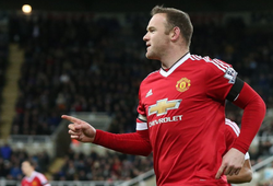 Fan nghĩ Rooney "điên" khi ghi 2 bàn cho M.U