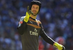 Petr Cech “dở khóc dở cười” vì sự cố hy hữu