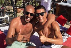 Ronaldo đến Morocco thân mật với “giai”, lén lút với gái đẹp
