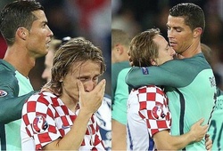 Ronaldo, Pepe an ủi Modric trong khoảnh khắc Croatia bị loại