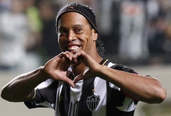 Sara Tommasi chiêu mộ tình cũ Ronaldinho