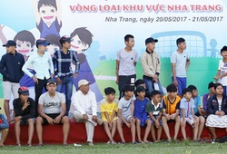 Hàng trăm khán giả Nha Trang cổ vũ U13 học đường