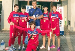 HLV Takashi xem tuyển nữ VN đấu giao hữu trước thềm SEA Games 29