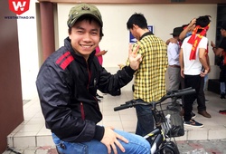 Chàng trai đạp xe đi cổ vũ U22 Việt Nam ở SEA Games 29 