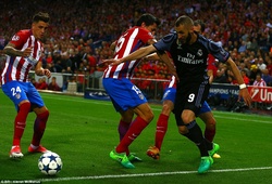 Đi bóng khó tin giúp Real có bàn gỡ, Benzema xóa danh "chân gỗ"!