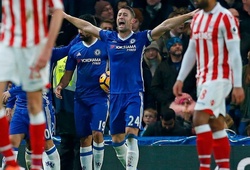 Thắng Stoke ngoạn mục phút cuối, Chelsea áp sát ngai vàng