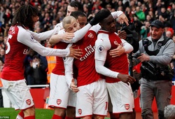 Video: Aubameyang lập kỳ tích, Welbeck bùng nổ mang về 3 điểm cho Arsenal